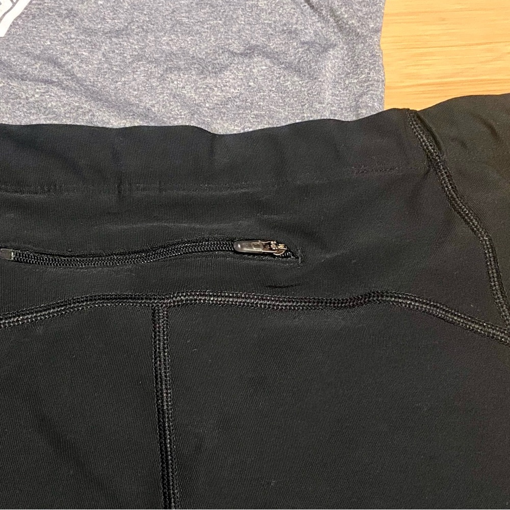 Nike Dri-FIT Running Shorts + Brooks Run Happy Tee Bundle Women’s L - Picture 3 of 9